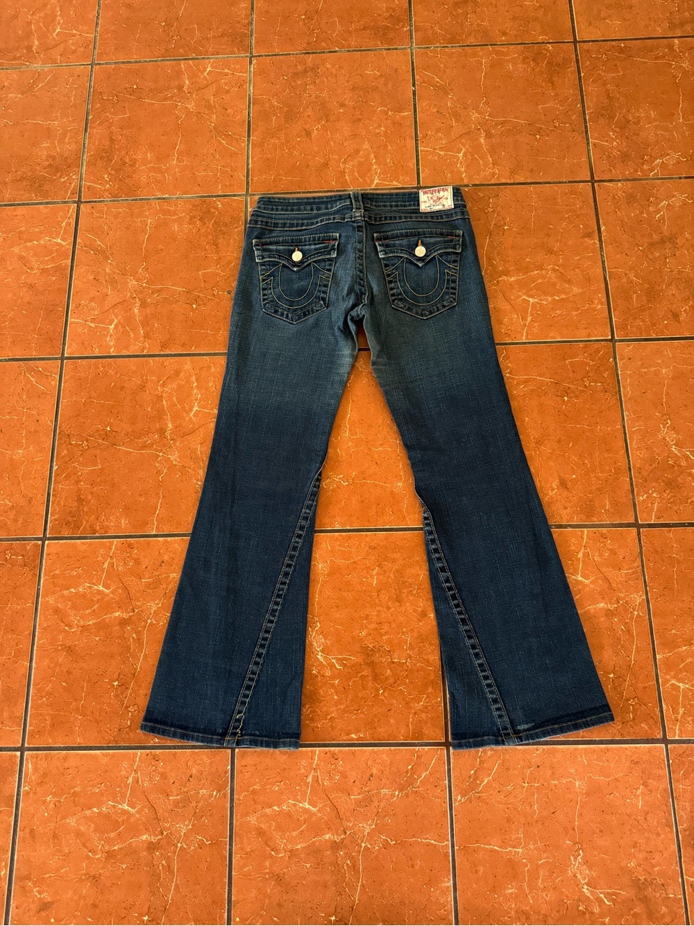 True Religion Women’s Jeans Size 31 Y2K Dark Wash Bootcut Horseshoe Pockets - Picture 2 of 9